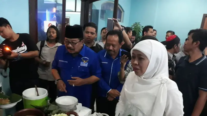 Khofifah Indar Parawansa berkunjugn ke Kanto DPD Demokrat Jawa Timur (Liputan6.com/Dian Kurniawan)