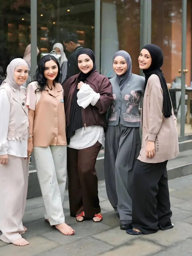 Geng Cendol saat Kumpul Bareng di Villa Zaskia Sungkar. [@ashanty_ash]