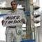 Sebuah mural bergambar Jose Mourinho, karya seniman Italia TV BOY, terlihat di depan Stadion Santiago Bernabeu, Madrid, pada 21 Mei 2026. Mural tersebut muncul di tengah rumor kepulangan Mourinho ke Real Madrid. (Oscar Del Pozo / AFP)