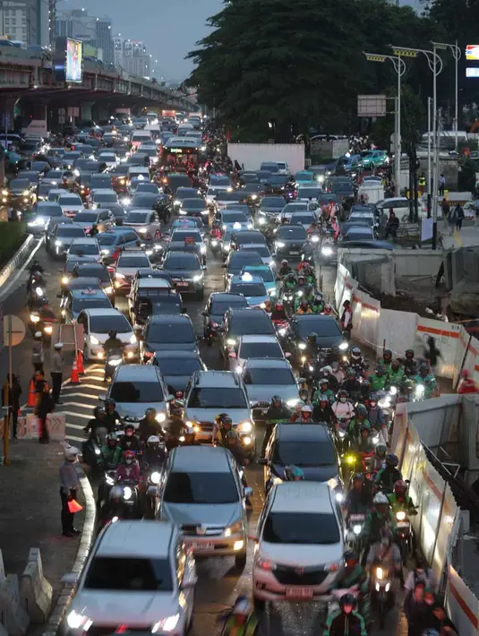 Jalur gratis ini akan diuji coba selama lima hari hingga Jumat 19 September 2025, mulai pukul 17.00–20.00 WIB. (Kapanlagi.com/Budy Santoso)