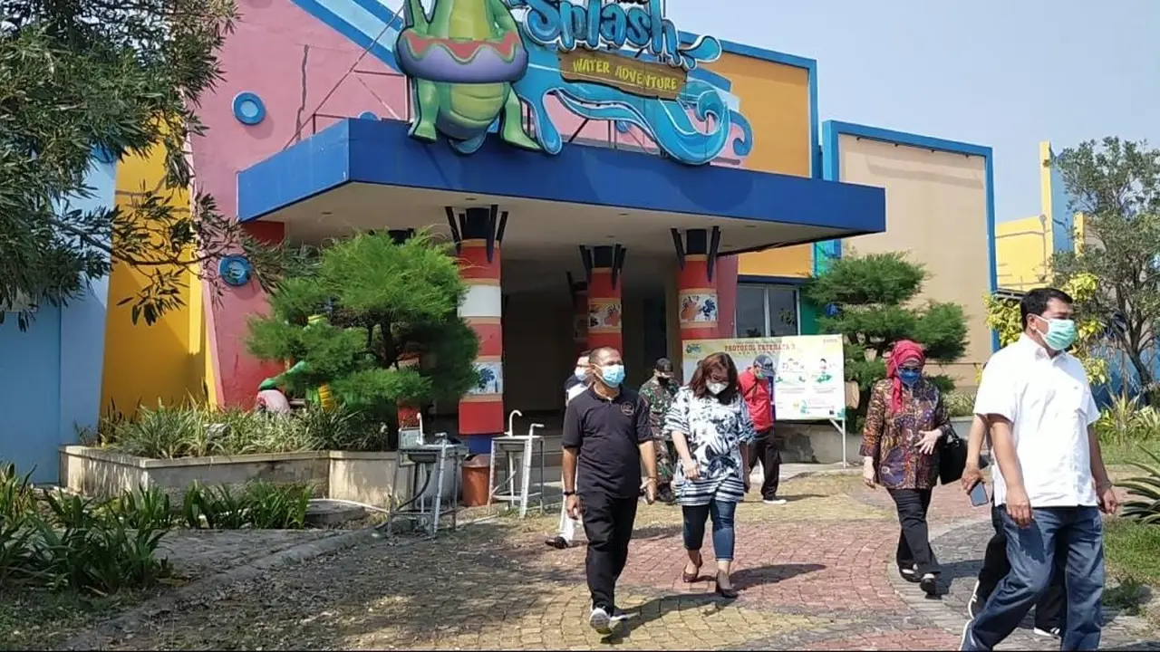 Pemda Tangerang jadikan wahana waterboom di kawasan Pasarkemis, Kabupaten Tangerang, sebagai Vaksin Center untuk warga.
