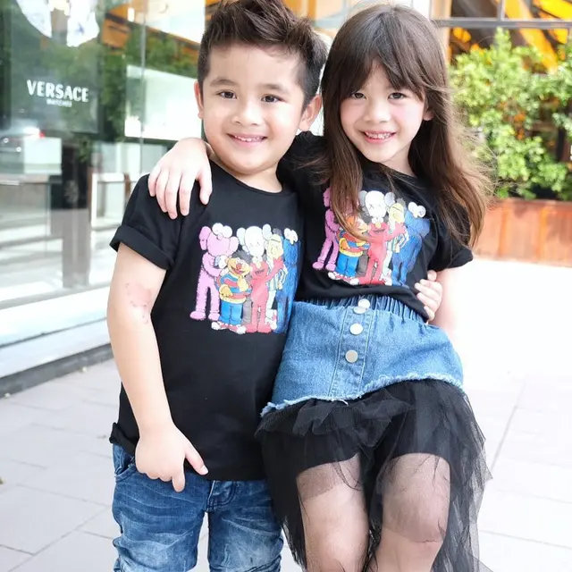 7 Potret Terbaru Zac dan Zoe, Anak Kembar Jonathan Frizzy yang Menggemaskan