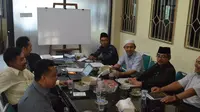 Perwakilan tiga kampus berembuk menolak pendirian kampus Undip di Rembang. (foto: Liputan6.com/suaramerdeka.com/Ilyas al-Musthofa)