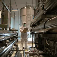 Menandai 50 tahun sebagai perusahaan farmasi, Combiphar akuisis Air Mancur Group (Foto: Combiphar)