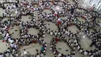 Santri membentuk kelompok saat malakukan tadarus Alquran berjamaah di Pesantren Tarbiyah Islamiyah Ar-Raudlatul Hasanah, Medan, Sumatera Utara (21/5). Kegiatan ini rutin dilakukan saat bulan suci Ramadan. (Liputan6.com/Reza Perdana)
