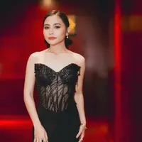 Prilly Latuconsina pakai dress hitam transparan (Instagram/prillylatuconsina96)