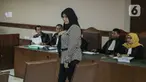 Tersangka dugaan suap pengurusan kuota dan izin impor bawang putih tahun 2019, Mirawati Basri bersiap menjalani sidang perdana di Pengadilan Tipikor, Jakarta, Selasa, (31/12/2019). Sidang beragendakan pembacaan dakwaan oleh JPU KPK. (Liputan6.com/Faizal Fanani)