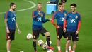Pemain Spanyol, Inigo Martinez, Sergio Canales Dani Ceballos dan Marco Asensio saat mengikuti latihan tim di stadion Mestalla di Valencia (22/3). Spanyol akan bertanding melawan Norwegia pada grup F kualifikasi Euro 2020. (AFP Photo/Jose Jordan)