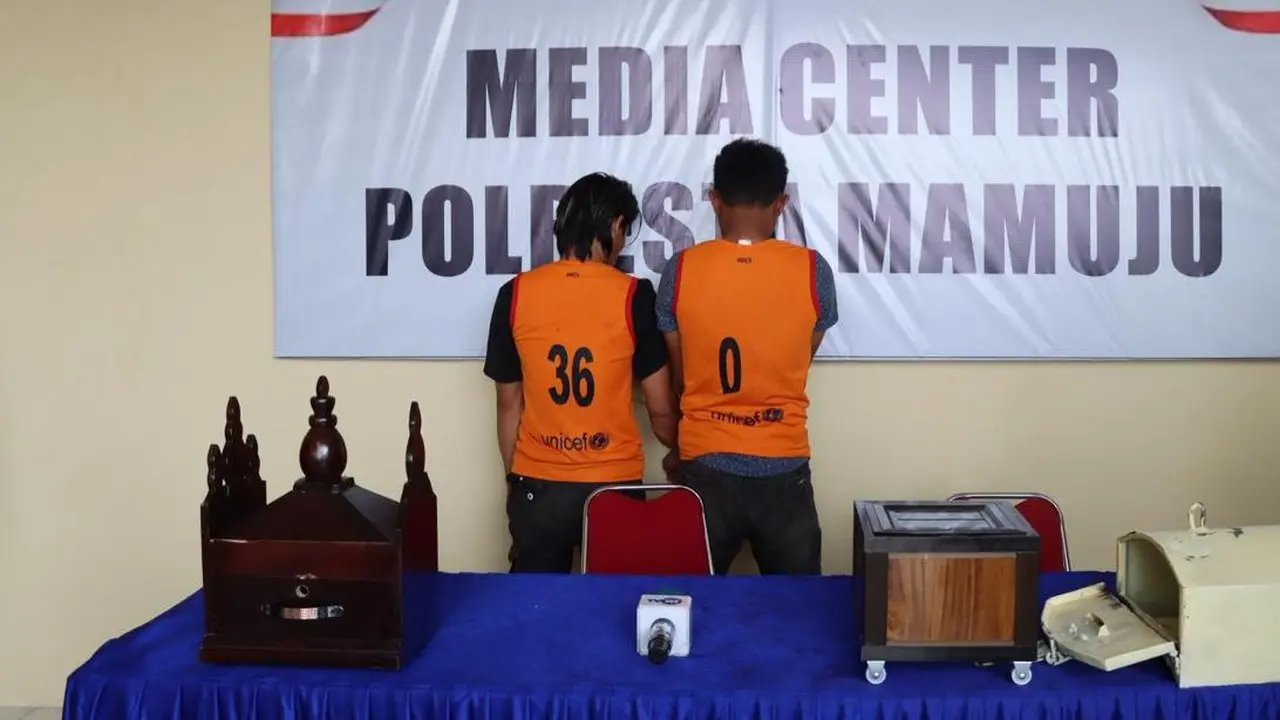 Dua pencuri spesialis kotak amal masjid