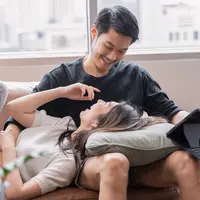 ilustrasi pasangan cinta/WHYFRAME/Shutterstock