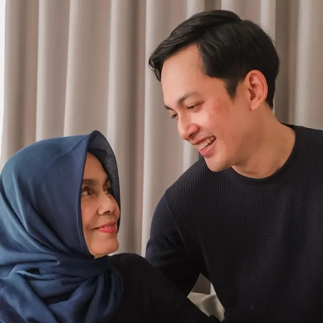 Ditinggal Orang Tersayang, 6 Artis Ini Rayakan Idulfitri dengan Suasana Berbeda