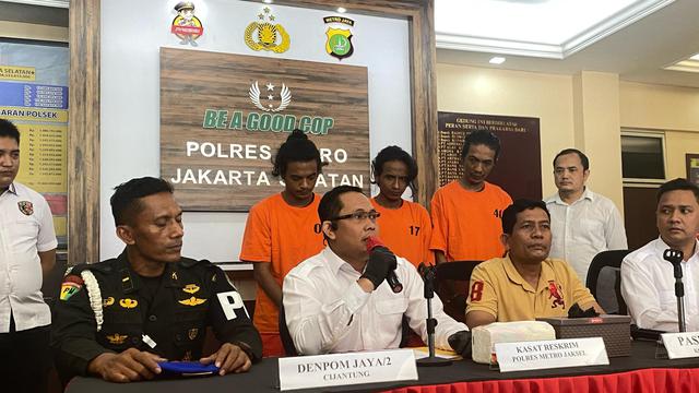 Polres Metro Jakarta Selatan menangkap Vadel Badjideh, Pacar dari anak artis Nikita Mirzani, Laura alias Lolly terkait kasus pengeroyokan anggota Babinsa TNI di Jakarta Selatan.