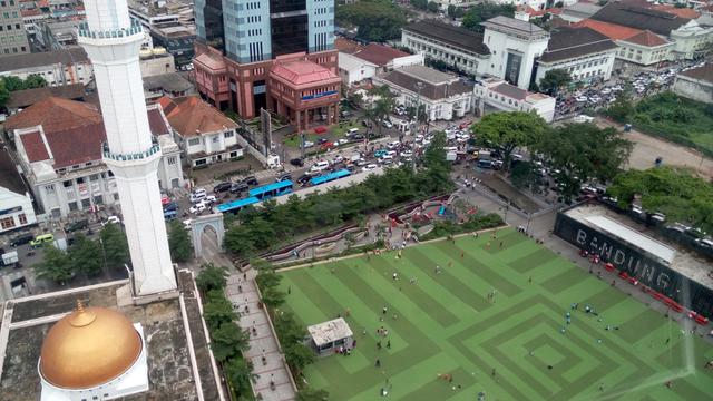 Sensasi Wisata Atas Bawah di Masjid Raya Bandung