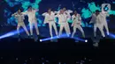 Personel Boy Band asal Korea Selatan, Super Junior saat membawakan lagu pada konser Super Junior World Tour - Super Show 8 Infinite Time in Jakarta di ICE BSD Tangerang, Sabtu (11/1/2020). Konser disaksikan ribuan penggemar. (Liputan6.com/Helmi Fithriansyah)