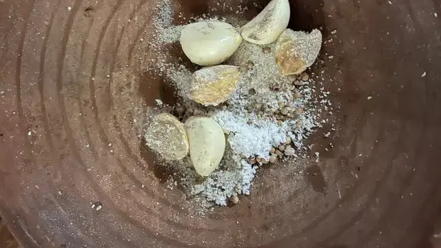 Buat bakwan sayur renyah dan minim minyak dengan resep mudah ini. Cita rasa yang menggugah selera menanti.