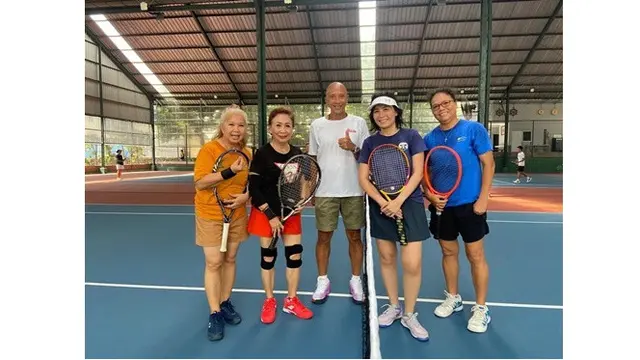 6 Potret Veronica Tan Tekuni Hobi Olahraga Tenis, Jadi Resep Awet Muda