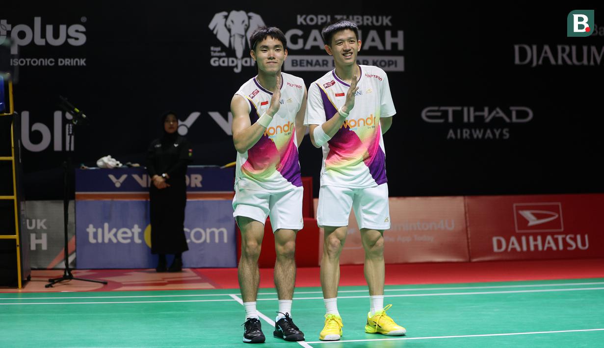 Ganda putra Indonesia Raymond Indra/Nikolaus Joaquin sukses memenangi duel sesama wakil Indonesia Sabar Karyaman Gutama/Moh Reza Pahlevi Isfahani pada laga semifinal Indonesia Masters 2026 di Istora Senayan, Jakarta, Sabtu (24/01/2025). Pasangan muda itu menang dua gim langsung dengan skor 21-19, 21-14. (Bola.com/M Iqbal Ichsan)