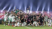 Persebaya Surabaya berpose setelah menjuarai Piala Presiden 2026 di Stadion I Wayan Dipta, Gianyar, Bali, Kamis (6/8/2026). (Bola.com/Budy Santoso)