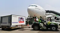 Indonesia kembali mendatangkan vaksin COVID-19 Sinovac 5.000.000 dosis menggunakan maskapai Garuda Indonesia dengan nomor penerbangan GA 891 di Bandara Soekarno-Hatta, Tangerang, Senin (23/8/2021). (Dok Amiriyandi/InfoPublik/Kementerian Komunikasi dan Informatika RI)