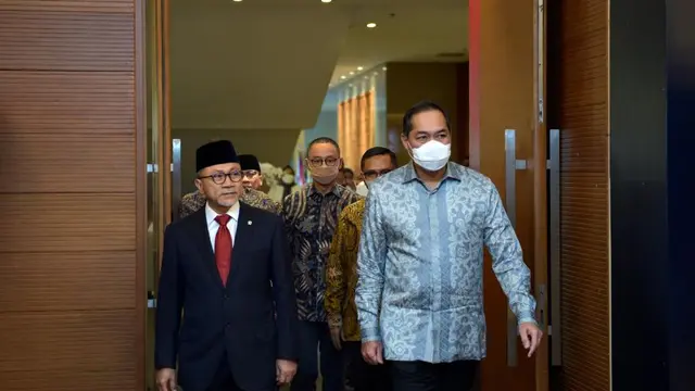 Presiden Joko Widodo (Jokowi) menunjuk Zulkifli Hasan menjadi Menteri Perdagangan. Zulkifli Hasan dalam serah terima jabatan di Kementerian Perdagangan. (Dok. Kemendag)