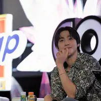 Ahn Hyo Seop saat hadir di Jakarta pakai batik. dok. Mie Sedaap