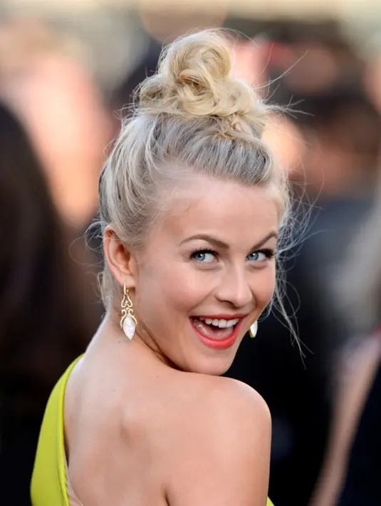 Julianne Hough telah menikmati hari-hari bahagia sejak kekasihnya, Brooks Laich, melamarnya baru-baru ini. (Bintang/EPA)