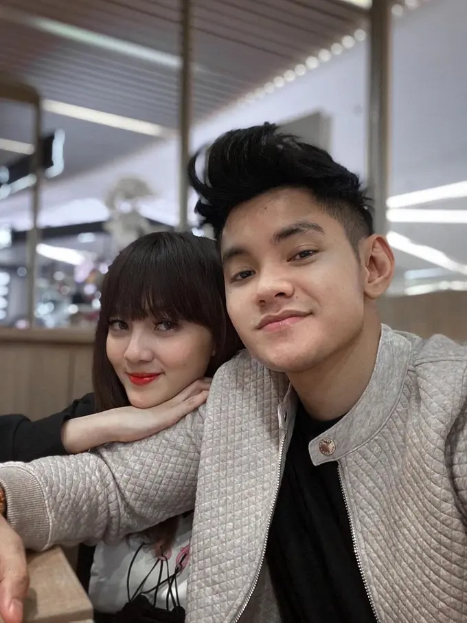 Hamil Anak Ketiga, Ini 6 Potret Nessa Alvyana dan Aditya Suryo Bak Masih Pacaran