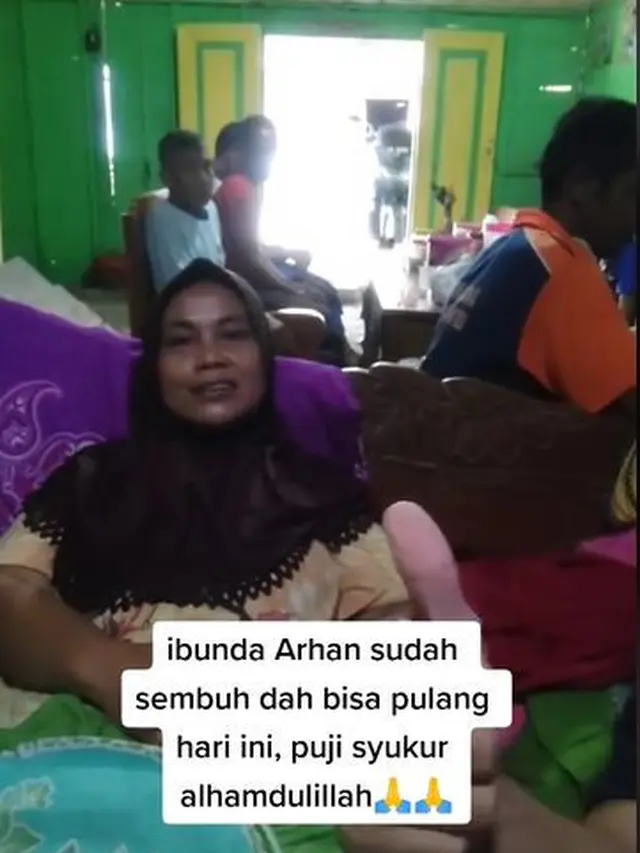 6 Potret Kesederhanaan Mak Ti Ibu Arhan Saat di Blora, Curi Perhatian