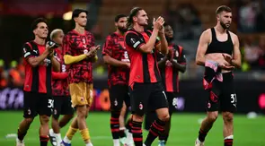 Reaksi para pemain AC Milan setelah pertandingan Liga Europa melawan Benfica di Stadion San Siro, Milan, Kamis (17/9/2026) dini hari WIB. AC Milan kalah 0-2 dari Benfica. (Marco Bertorello/AFP)