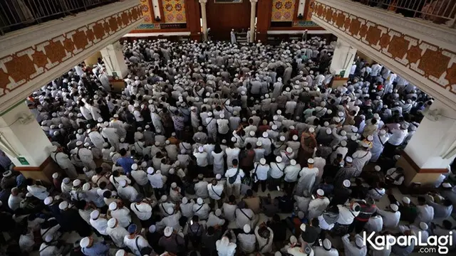 6 Potret Ribuan Jamaah Sambut Jenazah Ustaz Arifin Ilham di Masjid Az-Zikra Sentul