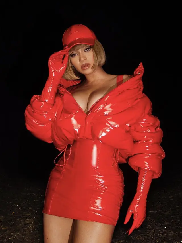 Gaya Beyonce Berambut Bob dengan Outfit Merah Membara/dok. (@weareivypark)