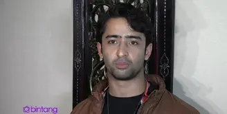 Sudah tidak berkomunikasi lagi dengan Ayu Ting Ting, Shaheer Sheikh baru saja kembali ke Jakarta. Seperti apa sih tanggapan Shaheer dengan kabar Ayu yang sedang menjalin hubungan dengan pegawai Imigrasi