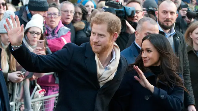 Pangeran Harry dan tunangannya yang juga aktris AS, Meghan Markle