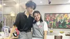 Alih-alih menjadi ibu dan anak, mereka berdua justru terlihat seperti teman sekelas yang seumuran. Ada pula yang menyebut Rossa dan putra semata wayangnya, Rizky Langit Ramadhan seperti pacaran. (Liputan6.com/IG/@tsrossa910)