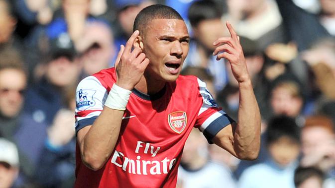 Kieran Gibbs - Hampir 10 tahun membela Arsenal kini waktu yang tepat bagi bek timnas Inggris ini untuk mencari tantangan baru. Pemain bernomor punggung tiga ini hanya bermain 22 laga pada musim lalu. (AFP/Glyn Kirk)