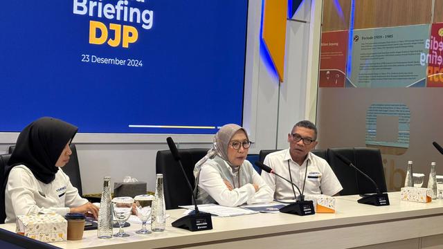 Media Briefing tentang PPN atas Jasa Layanan Transaksi Uang Elektronik dan Digital, di Kantor Pusat DJP, Jakarta, Senin (23/12/2024).