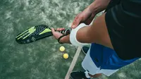 Ilustrasi padel, raket padel. (Photo by Oliver Sj&ouml;str&ouml;m on Pexels)