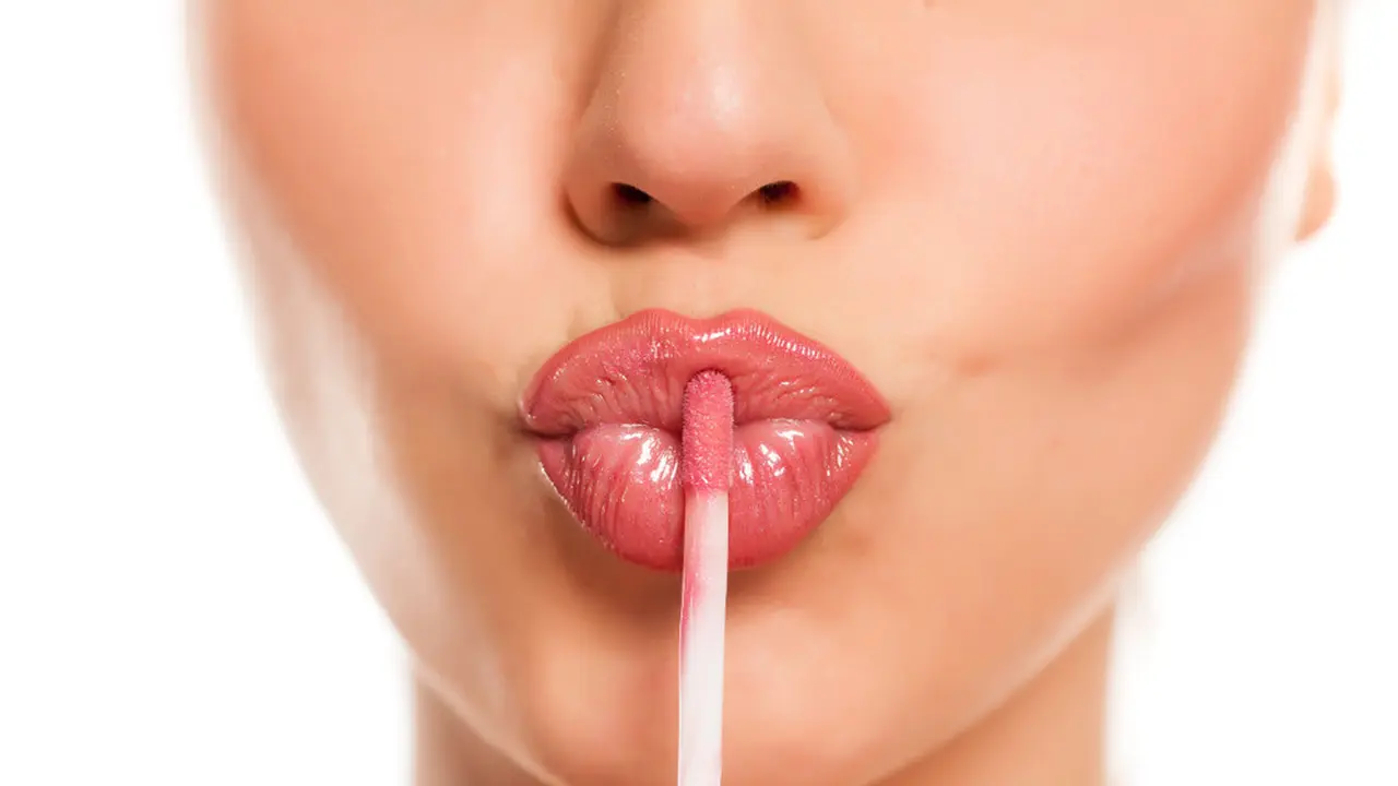 lipstik-kezo