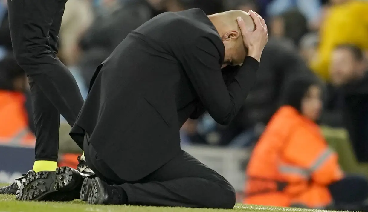 Langkah skuad asuhan Pep Guardiola terpaksa berhenti di babak 8 besar usai disingkirkan Real Madrid lewat drama adu penalti. (AP Photo/Dave Thompson)