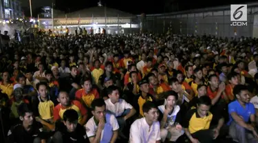 Nonton bareng piala dunia juga dilakukan di rumah tahanan, Rutan Depok, Jawa Barat. Sebanyak 1180 napi dan warga binaan berbaur menonton keseruan Piala Dunia yang dijuarai oleh Prancis