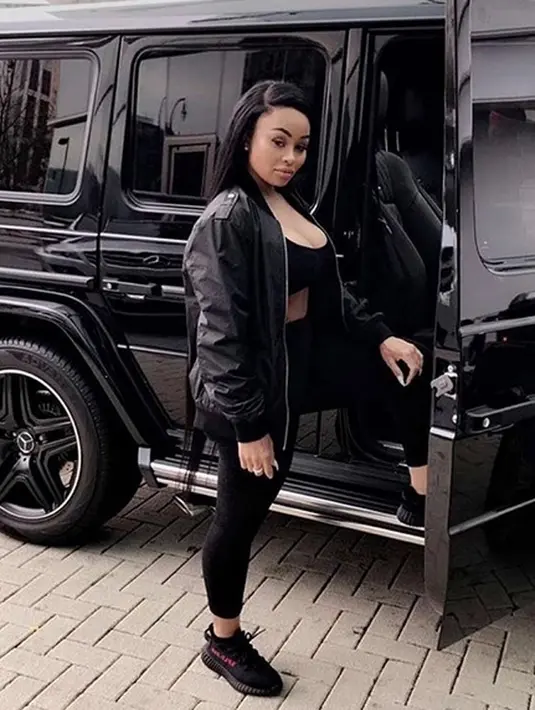 Menuduh Blac Chyna telah berselingkuh, Rob pun mengunggah foto-foto aib kekasihnya itu di akun media sosialnya. Sampai-sampai akun Instagramnya pun ditutup karena mengandung unsur pornografi. (Instagram/blacchyna)