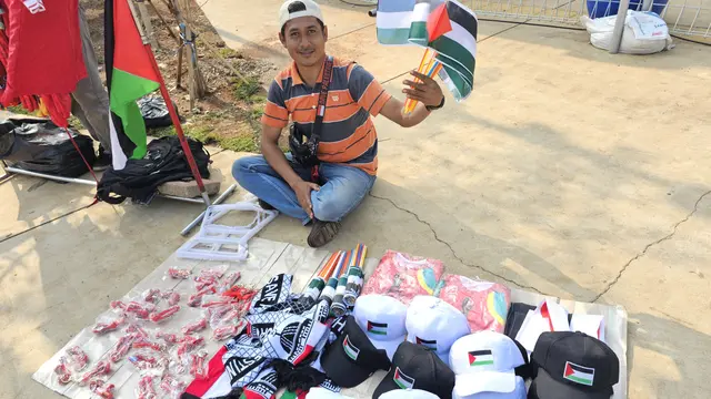 Tak Ikut Piala Dunia U-17 2023, Pernak-Pernik Palestina Justru Paling Laris di JIS
