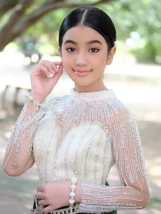 6 Potret Jenna Norodom, Putri Kerajaan Kamboja yang Disebut Mirip Lisa BLACKPINK