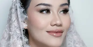 Dalam momen pengajian jelang menikah, Aaliyah Massaid mempercayakan riasannya pada Makeup Artist, Leo Afandi. [@leofandi_]