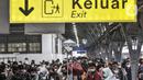 <p>Penumpang kereta api jarak jauh saat tiba di Stasiun Pasar Senen, Jakarta Pusat, Senin (9/5/2022). PT Kereta Api Indonesia (KAI) mengungkapkan gelombang arus balik pemudik pada H+7 Lebaran 2022 terpantau masih tinggi. Tercatat sebanyak 40.800 penumpang tiba pada hari Senin ini dikarenakan penundaan waktu sekolah dan pelaksanaan Work From (WFH). (merdeka.com/Iqbal S Nugroho)</p>