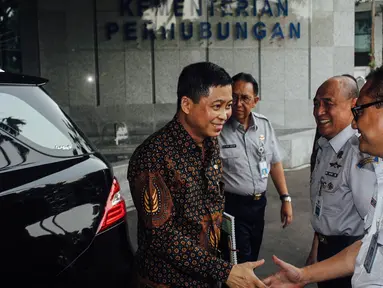 Menteri Perhubungan Ignasius Jonan meninjau kantor Kementerian Perhubungan, Jakarta, (27/10/2014). (Liputan6.com/Faizal Fanani)