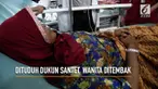 Seorang ibu paruh baya ditembak dua pria bertopeng yang menyangka korban sebagai dukun santet. Dokter temukan dua peluru bersarang di dada korban.
