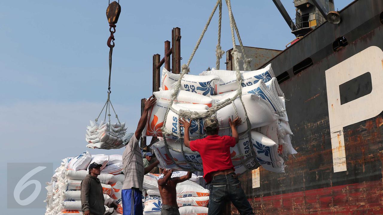 20151112-Beras Vietnam-Pelabuhan Tanjung Priok-Jakarta