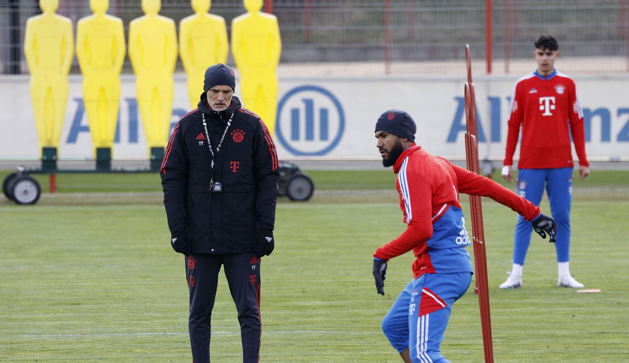 Pelatih Bayern Muchen, Thomas Tuchel saat latihan perdananya bersama tim yang berlangsung di Munchen, Jerman, Selasa (28/03/2023). Tuchel akan memulai laga debutnya bersama Die Roten saat melawan Borussia Dortmund di Liga Jerman pada Sabtu (01/04/2023). (AFP/Michaela Rehle)