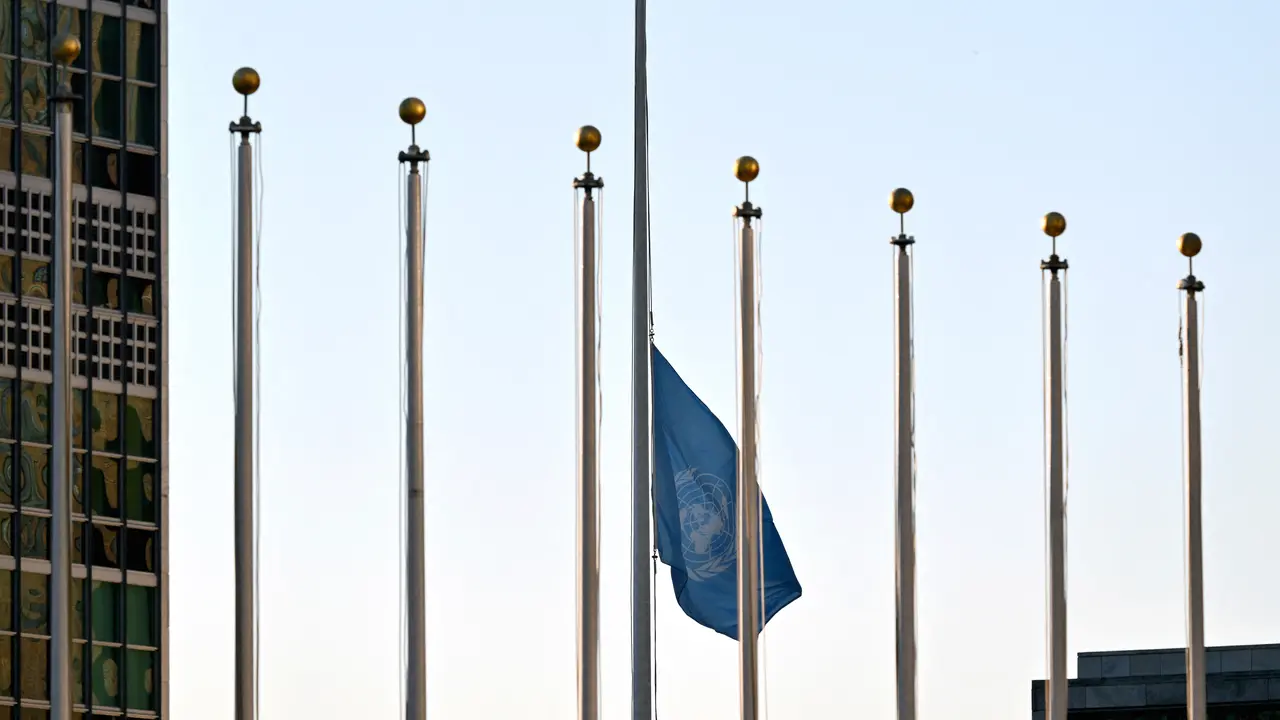PBB Kibarkan Bendera Setengah Tiang